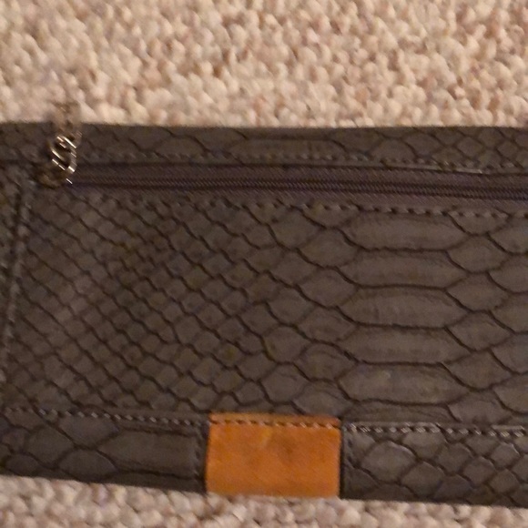 Never use wallet - Picture 3 of 5